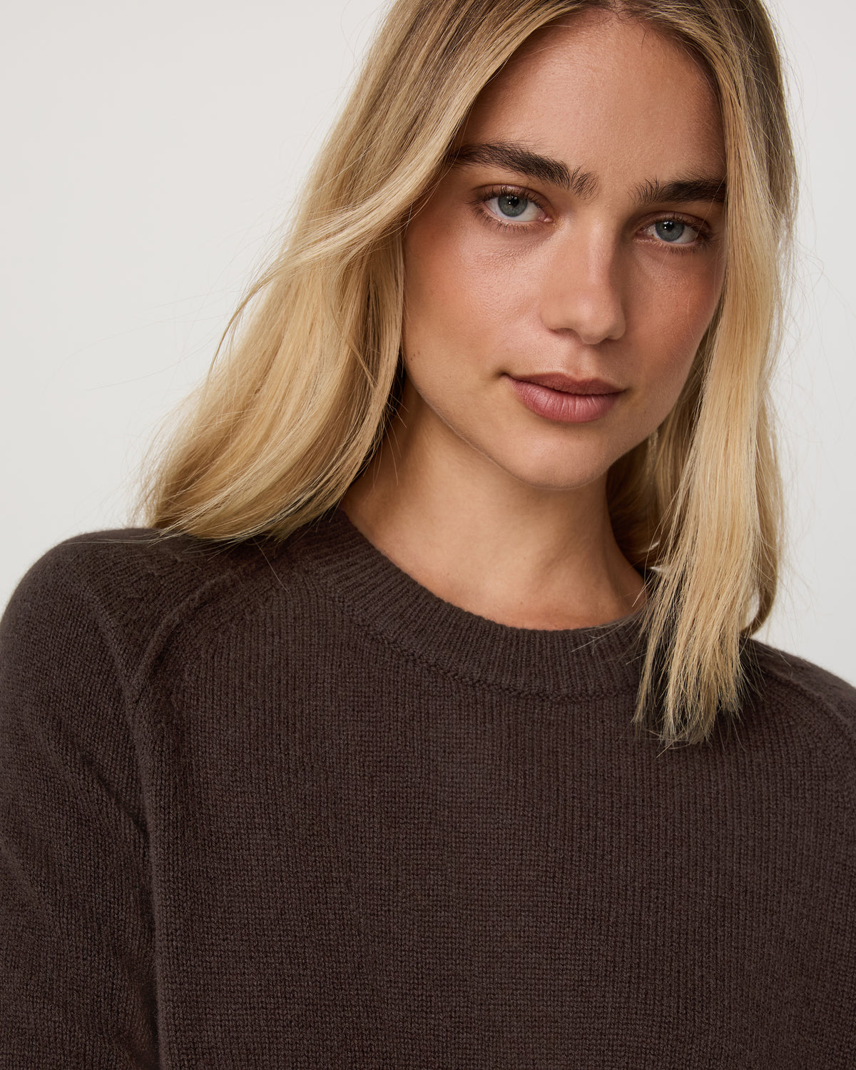 Émilie Cashmere Crew Women's Java Pullover | Vuori for sale