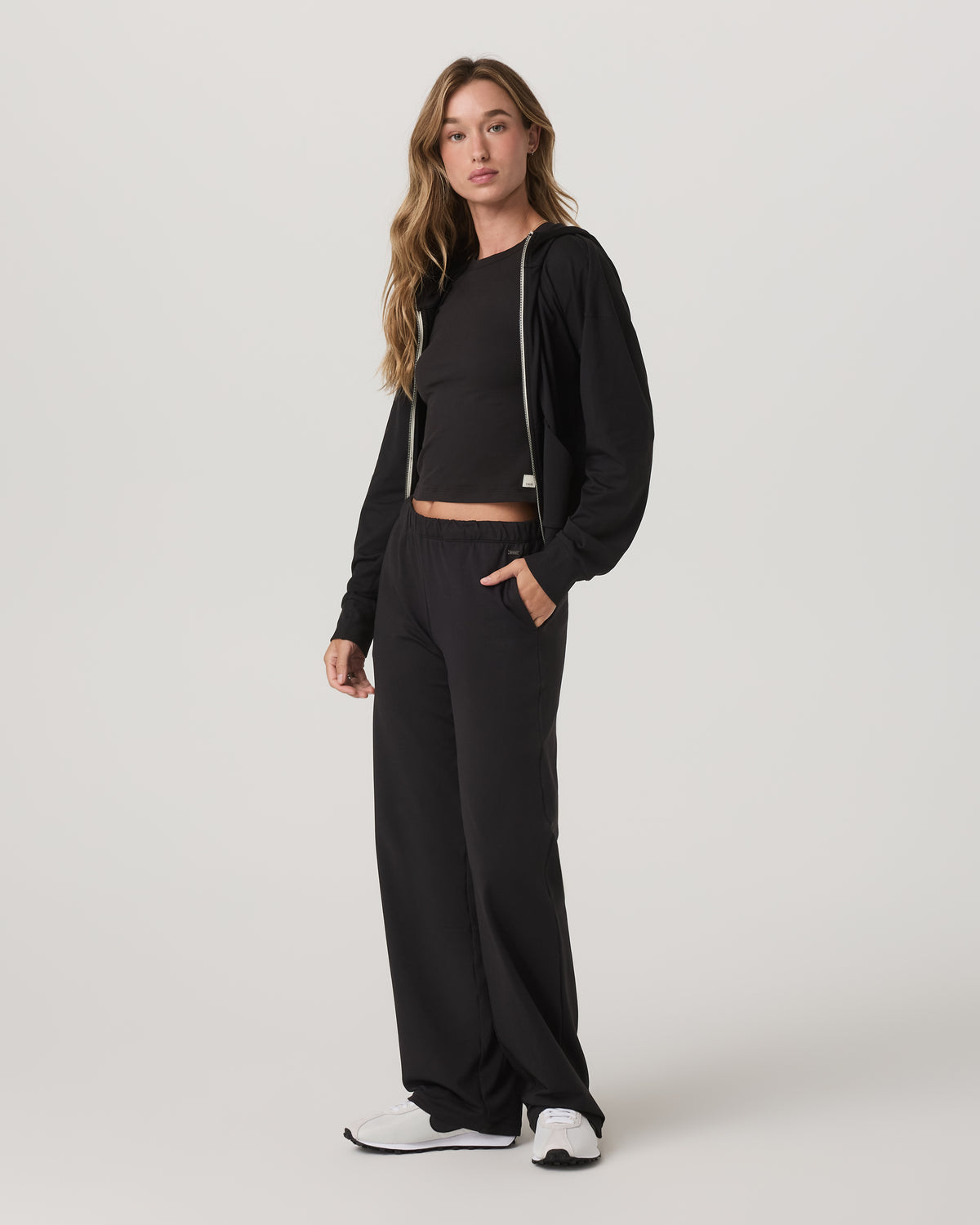 Women's Halo Modern Strght Leg Pant - Short Solid Black | Vuori online