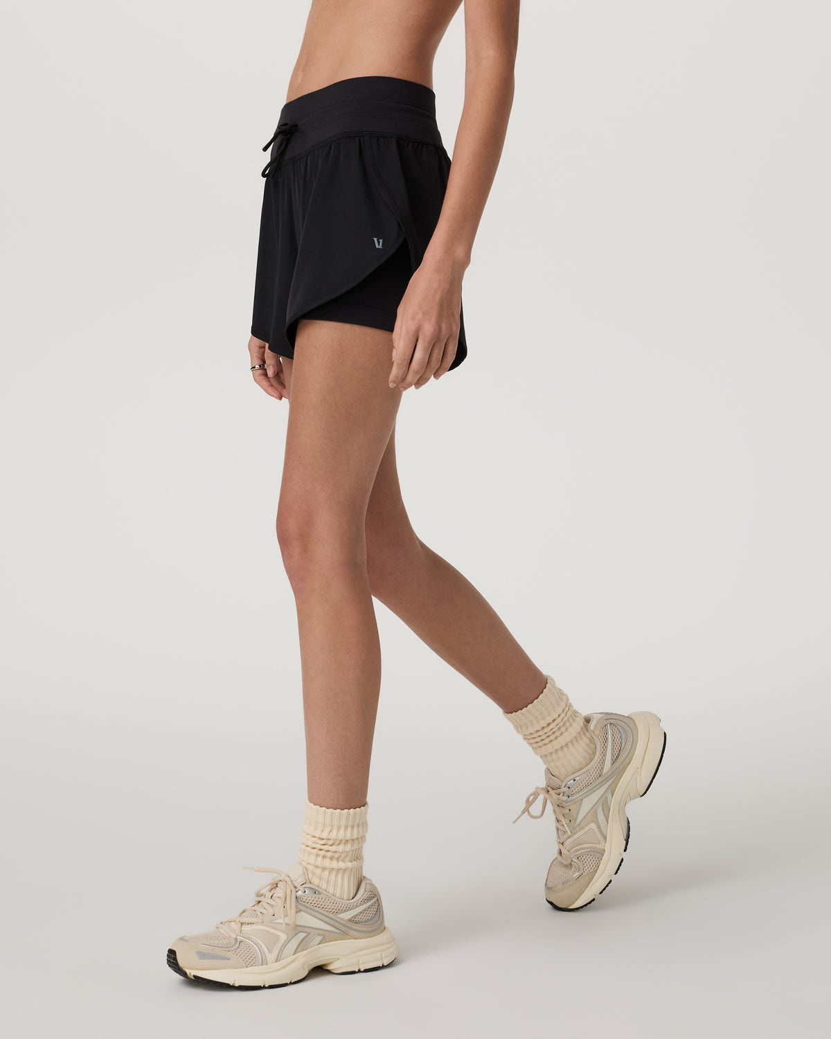 Daily Speed Short 2.5" Women's Black Fitness Shorts | Vuori shop