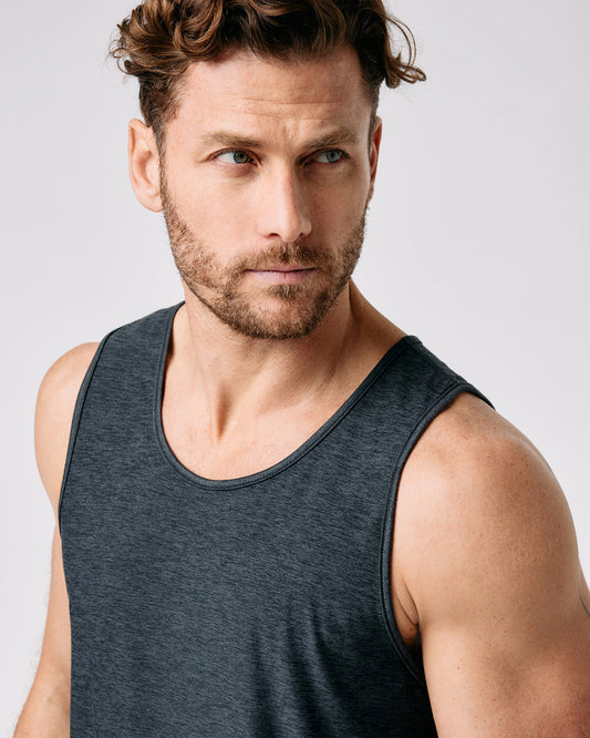 Strato Tech Tank Charcoal Heather | Vuori shop