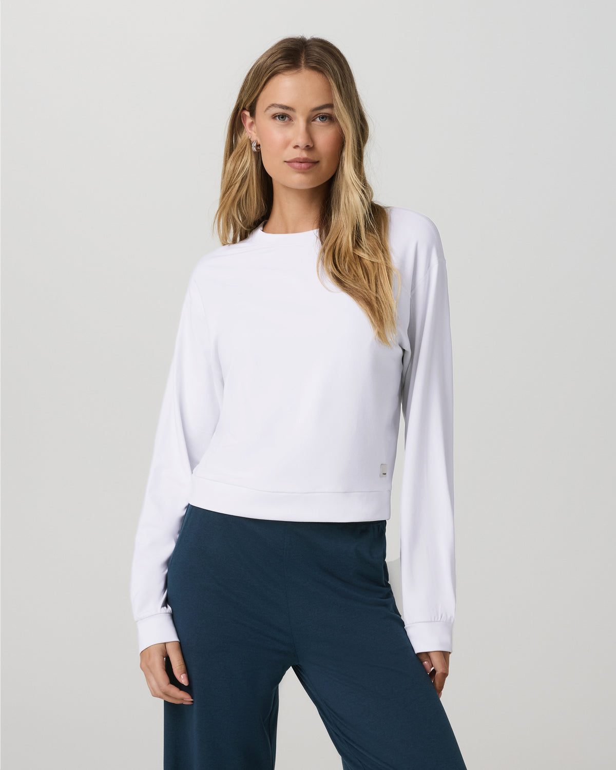 Halo Modern Crew Women's White Lounge Sweatshirt | Vuori for sale