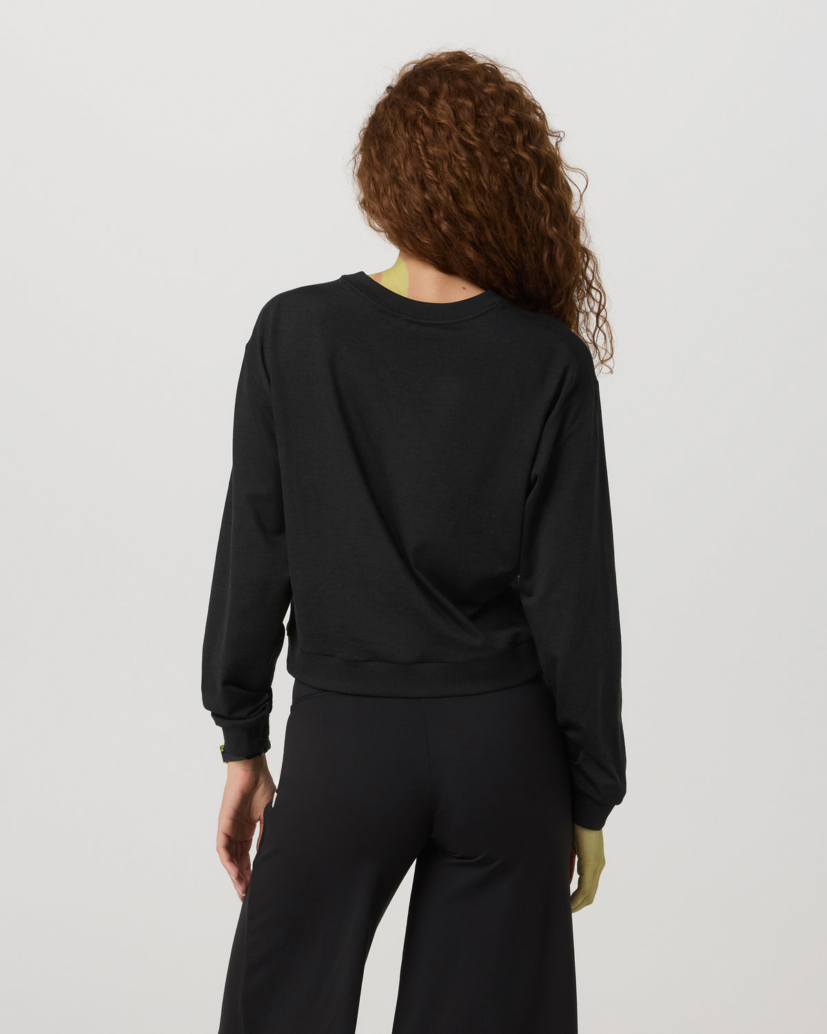 Halo Modern Crew Women's Black Heather Sweatshirt | Vuori sale