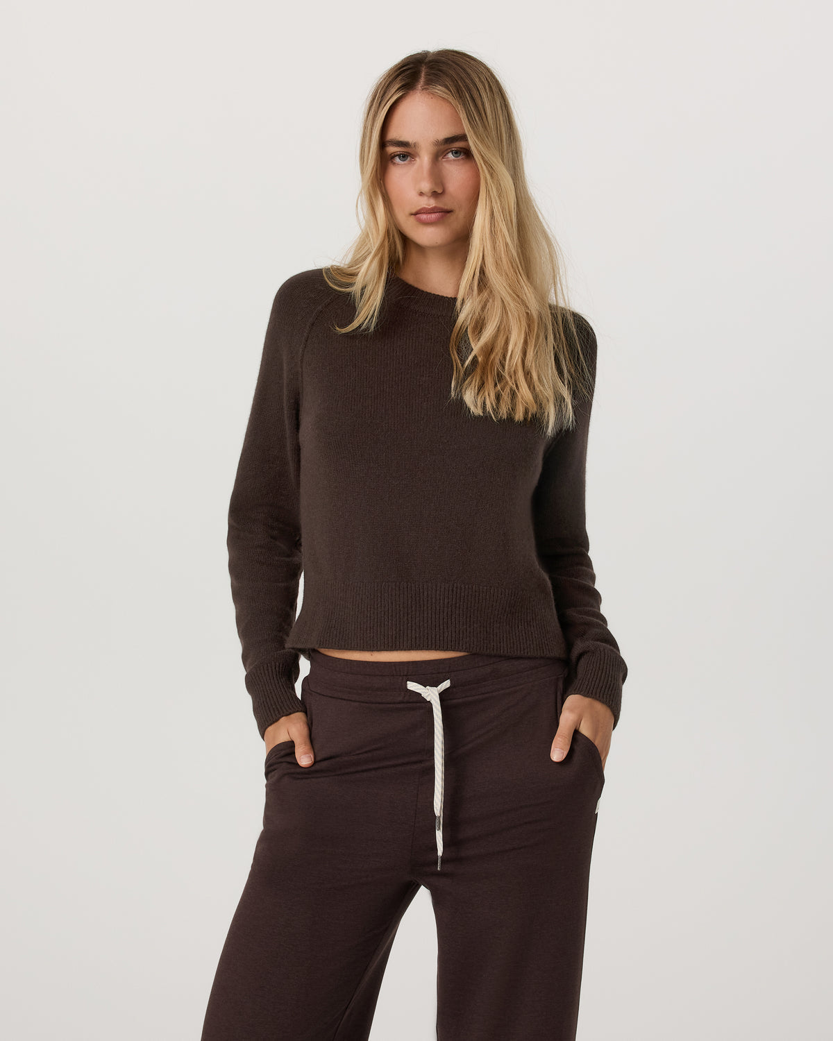 Émilie Cashmere Crew Women's Java Pullover | Vuori for sale