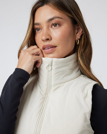 Canyon Insulated Vest Bone Lightweight Vest | Vuori online