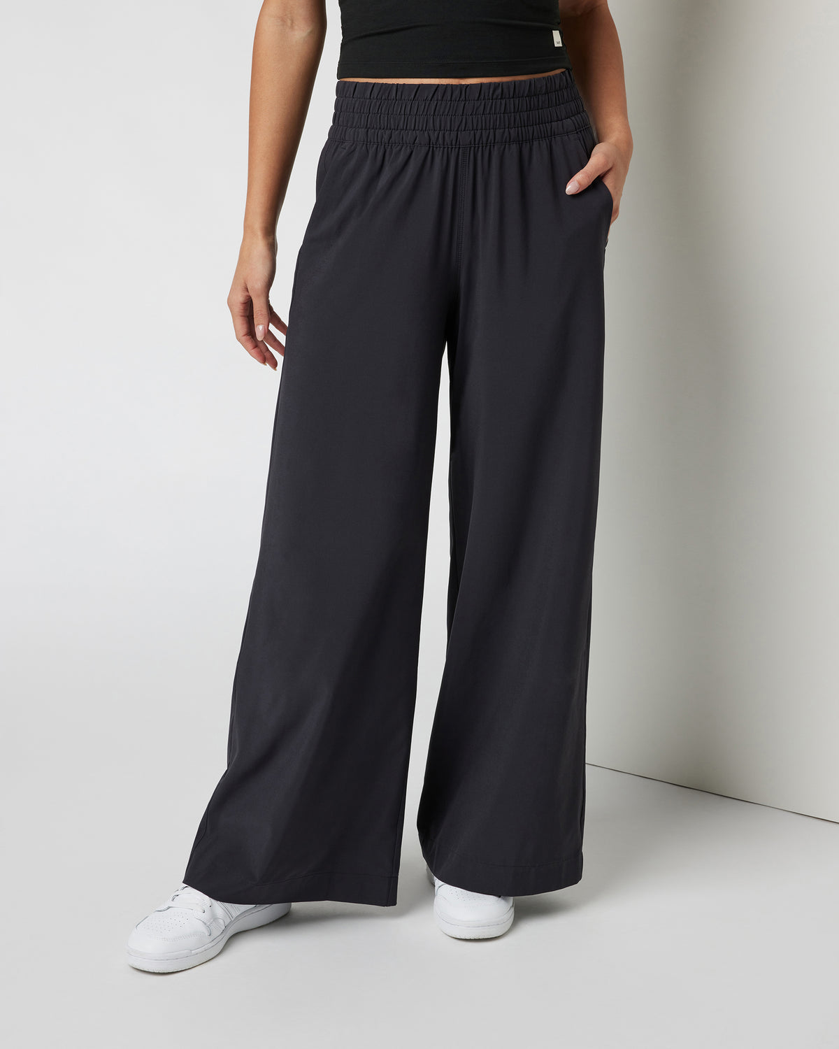 Villa Wideleg - Short Black Wide Leg Pants | Vuori discount