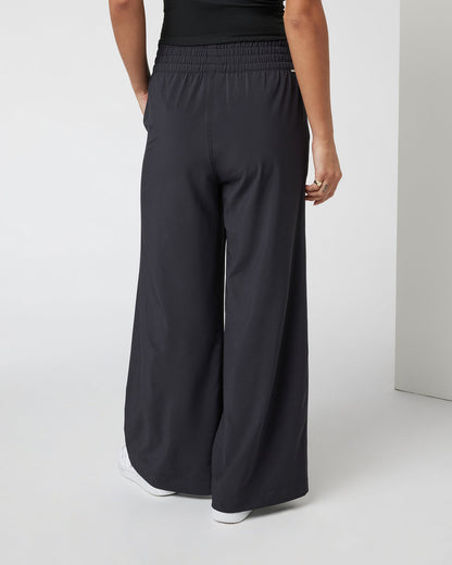 Villa Wideleg - Short Black Wide Leg Pants | Vuori discount
