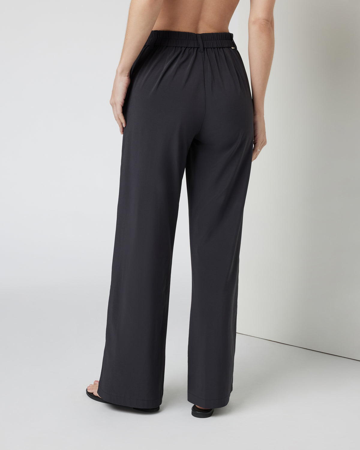 Villa Trouser-Short Black Tailored Pants | Vuori sale