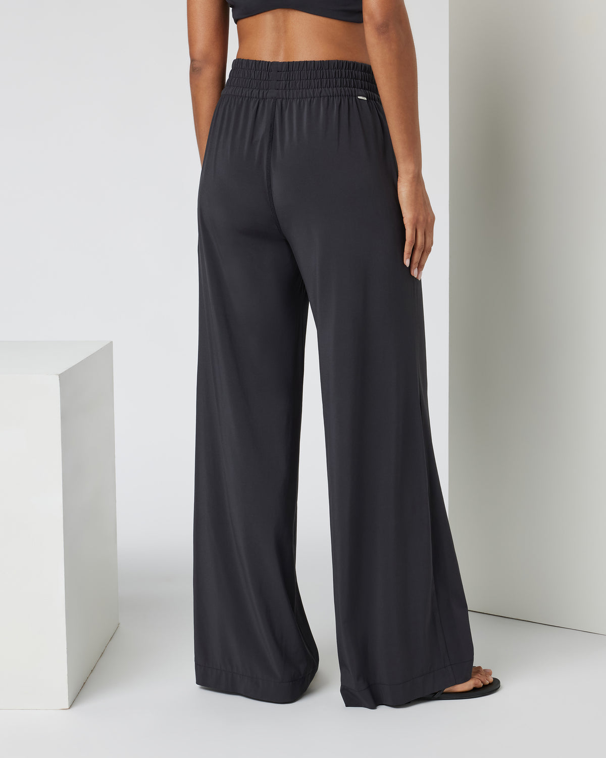 Villa Wideleg - Long Black Tall Wide Leg Pants | Vuori online