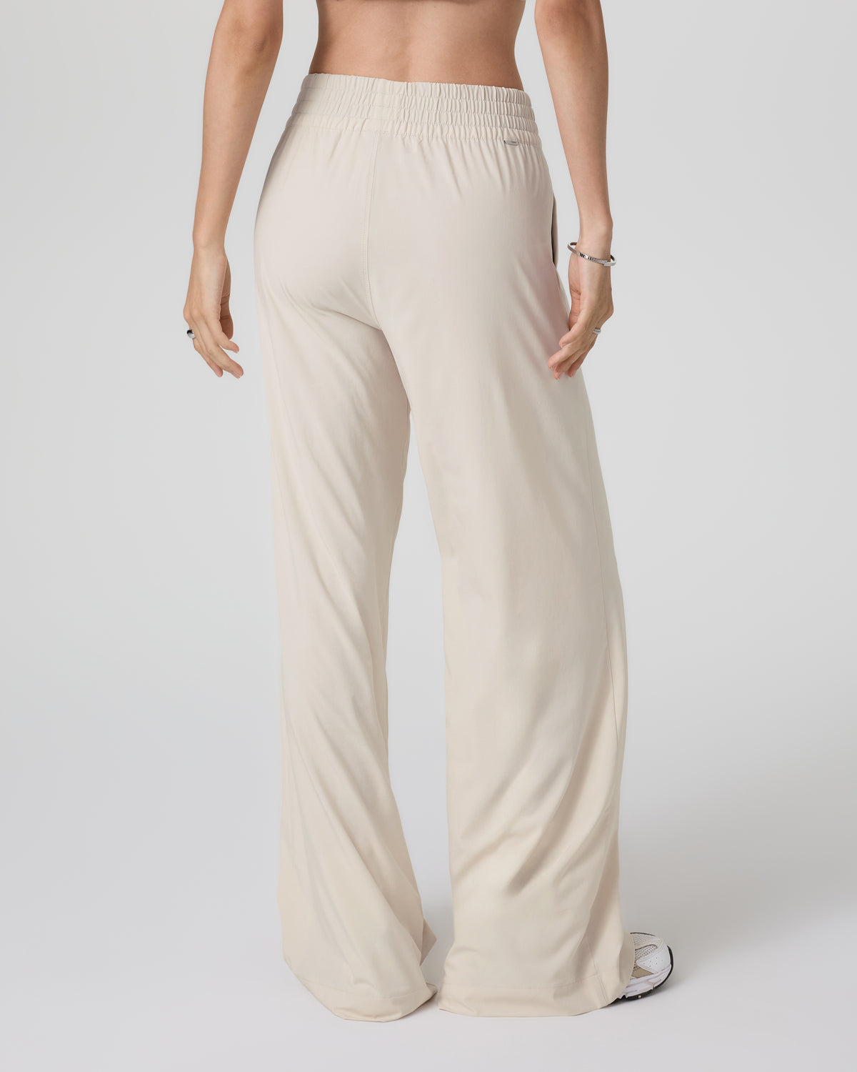 Villa Wideleg Pant - Long Women's Tall Milkweed Pants | Vuori for sale