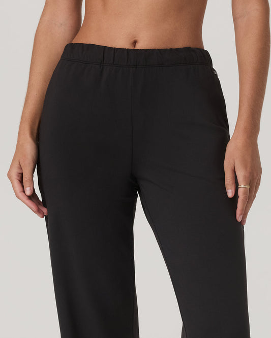 Women's Halo Modern Strght Leg Pant - Short Solid Black | Vuori online