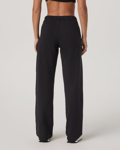 Women's Halo Modern Strght Leg Pant - Short Solid Black | Vuori online