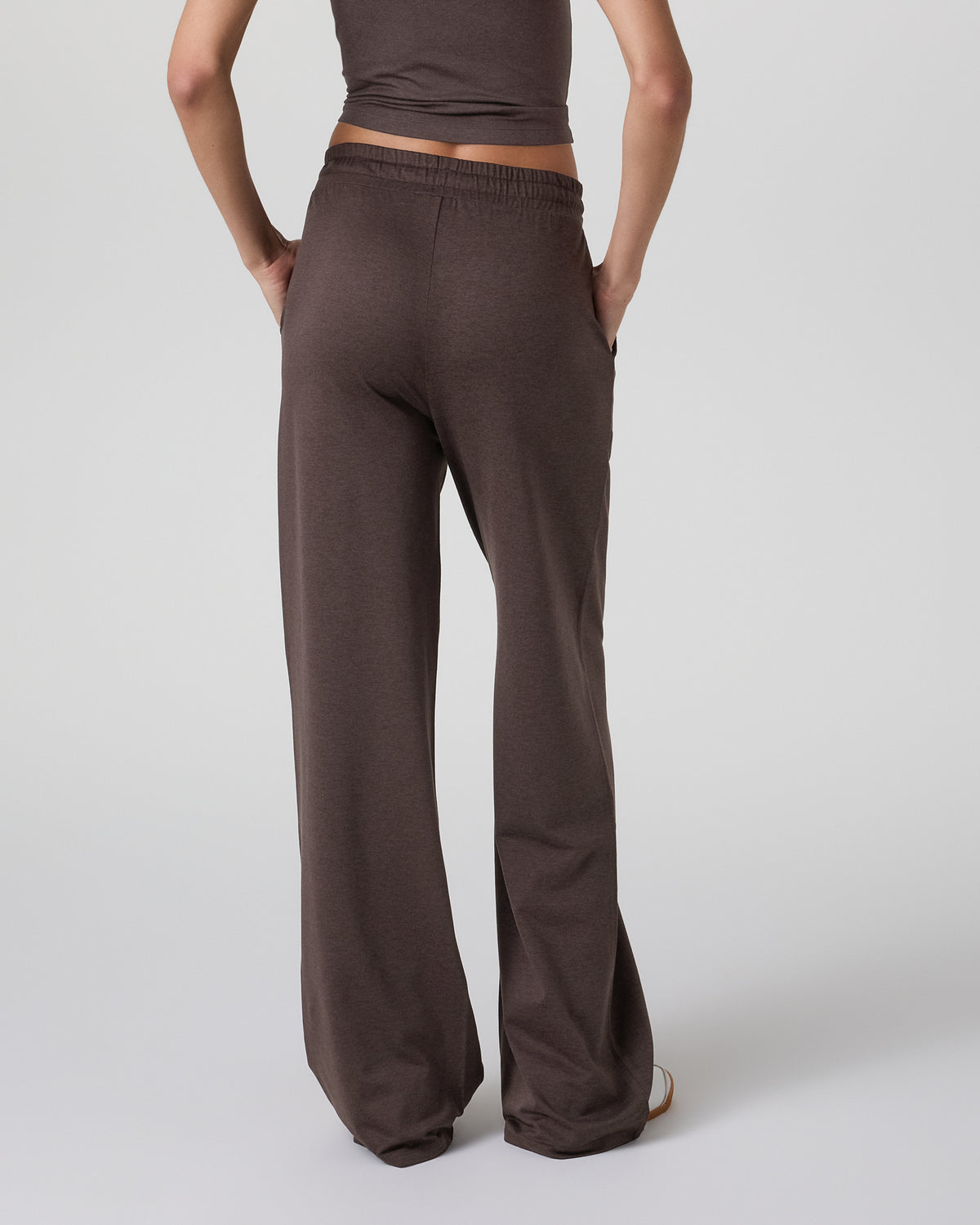 Halo Essential Wideleg Pant - Long Java Heather | Vuori shop