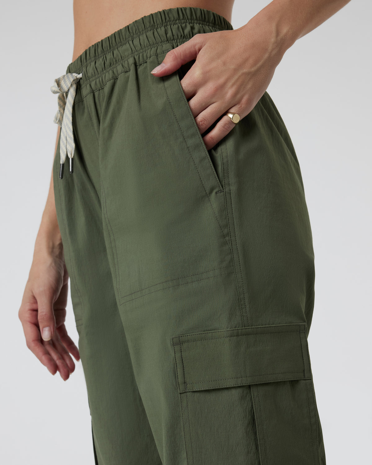 Birch Jogger Women's Army Utility Joggers | Vuori shop