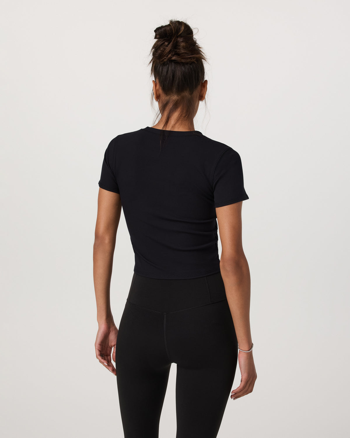 Pose Fitted Tee Women's Black Fitted Shirt | Vuori shop