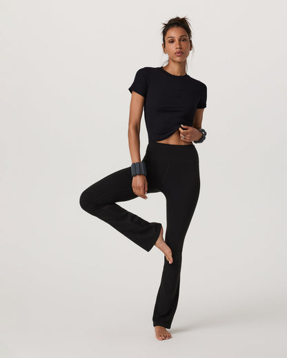 Pose Fitted Tee Women's Black Fitted Shirt | Vuori shop