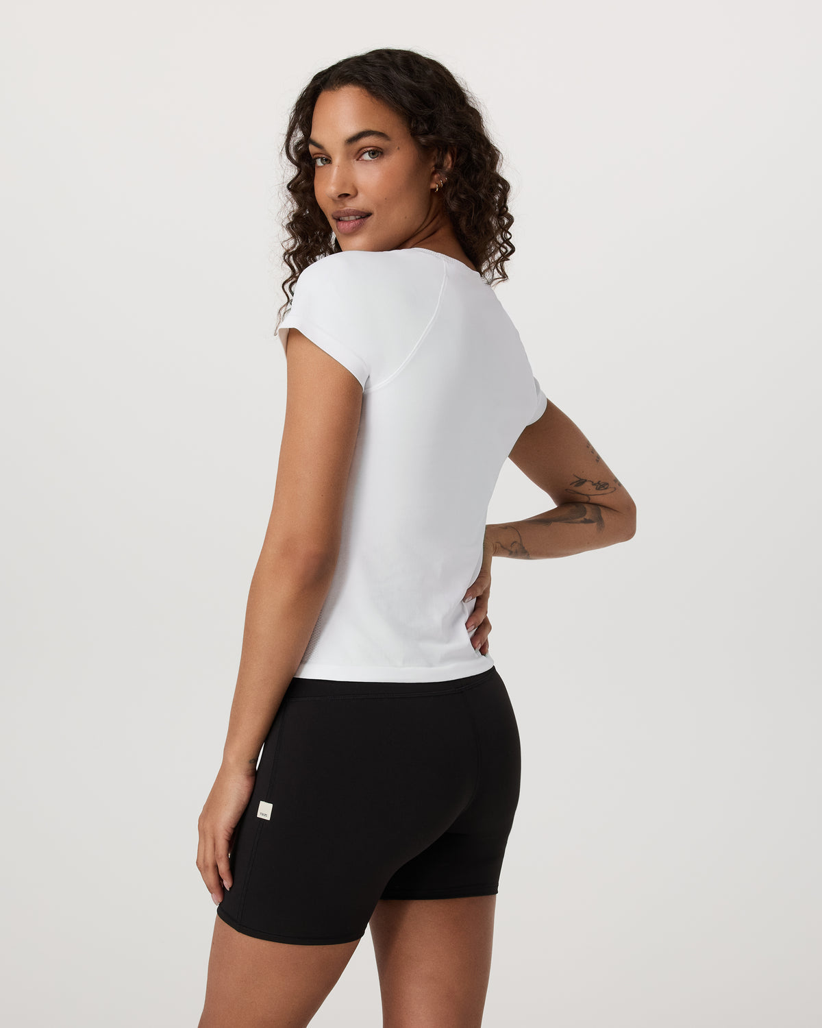 Short Sleeve Seamless Surge Tee White | Vuori onsale