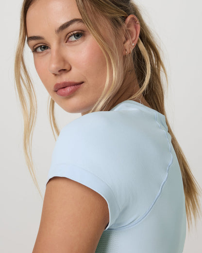 Short Sleeve Seamless Surge Tee Women's Soft Sky Shirt | Vuori outlet