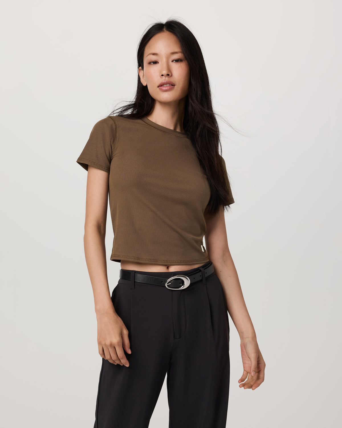 Pose Fitted Tee Women's Espresso T-Shirt | Vuori shop