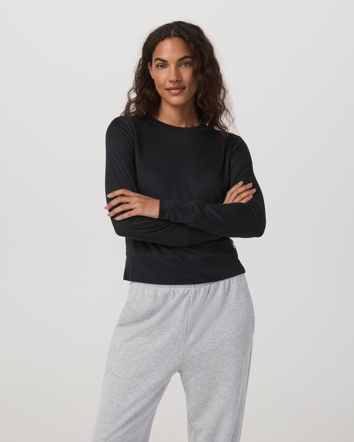 Daydream Crew Lightweight Black Long Sleeve Shirt | Vuori shop