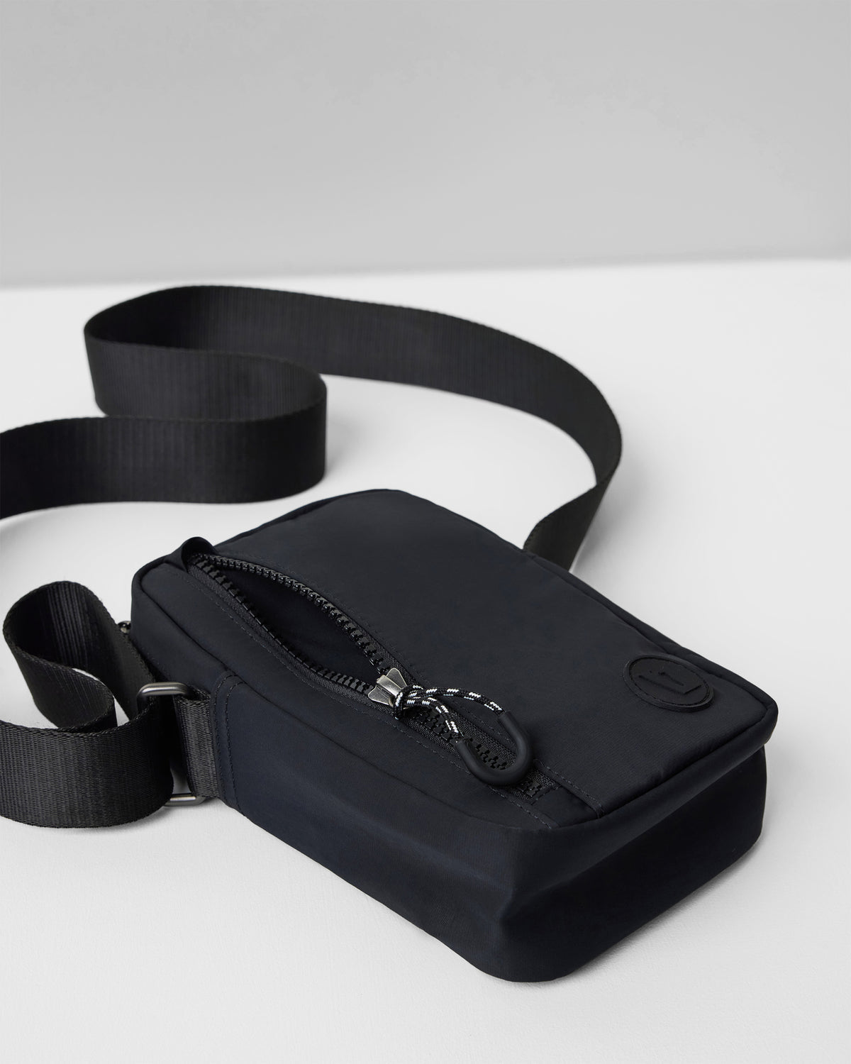 All Around Crossbody Black Bag | Vuori online