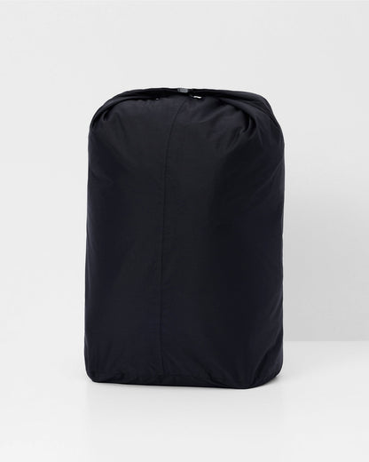 Packable Travel Bag Lightweight Black Roll Top Bag | Vuori online
