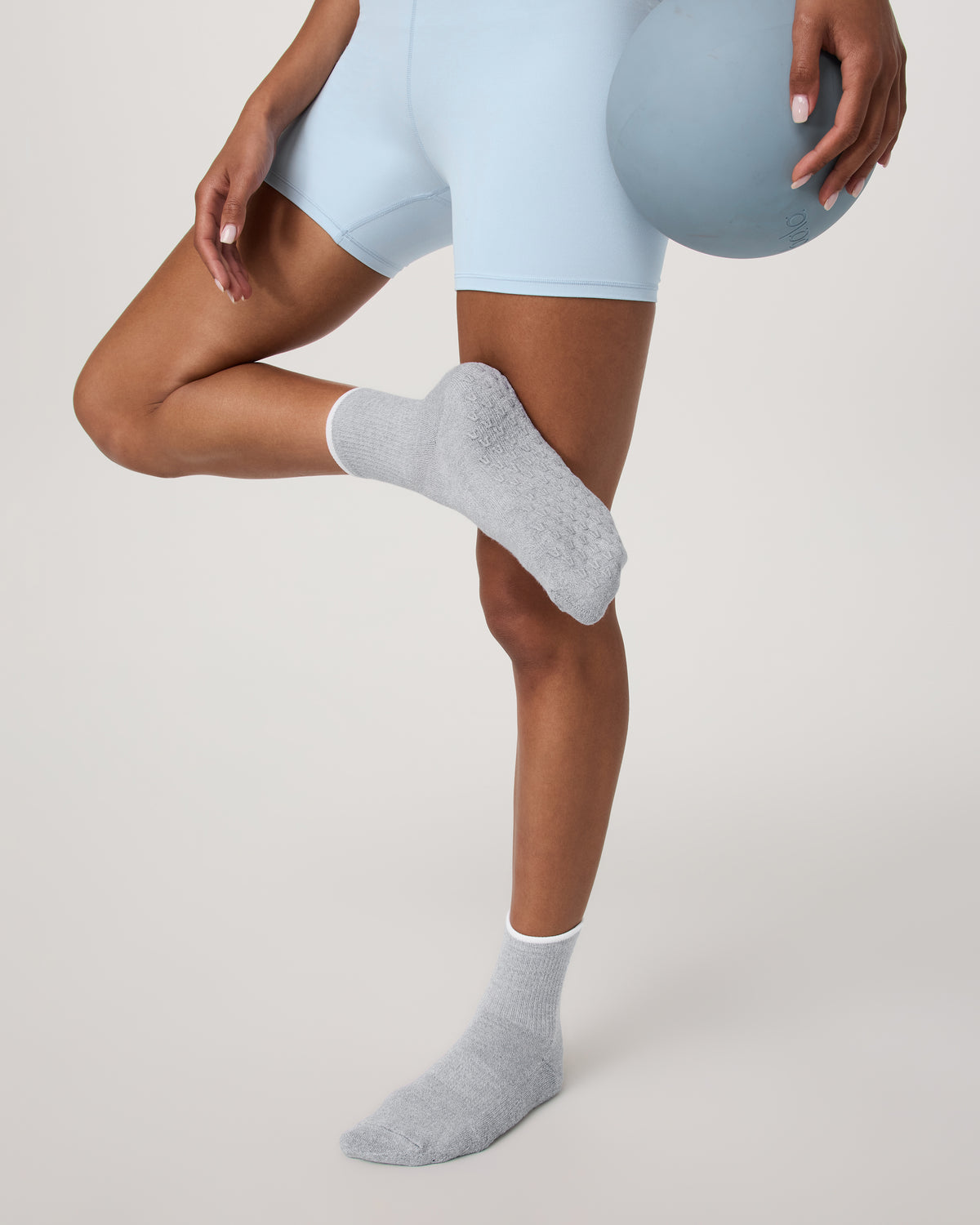 Half Crew Gripper Sock Light Heather Grey Grip | Vuori shop