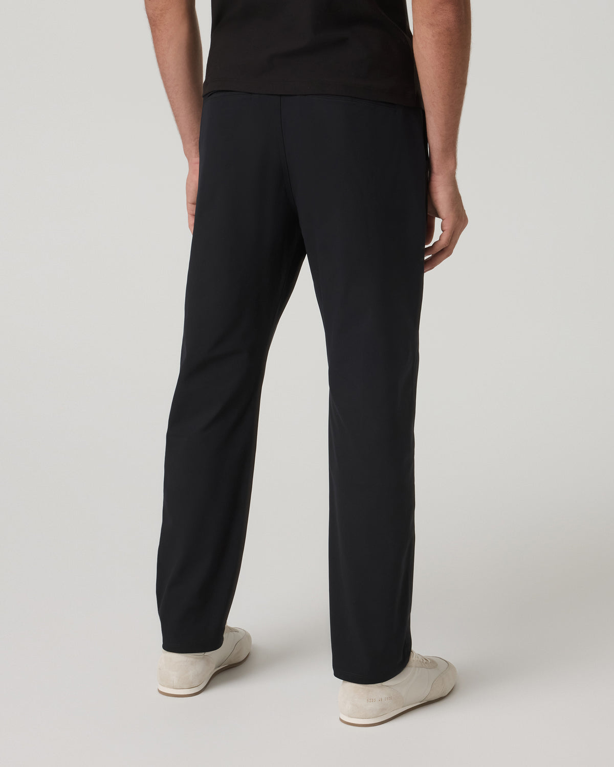 Meta Trouser Classic Fit 32" Men's Black Tailored Pants | Vuori online