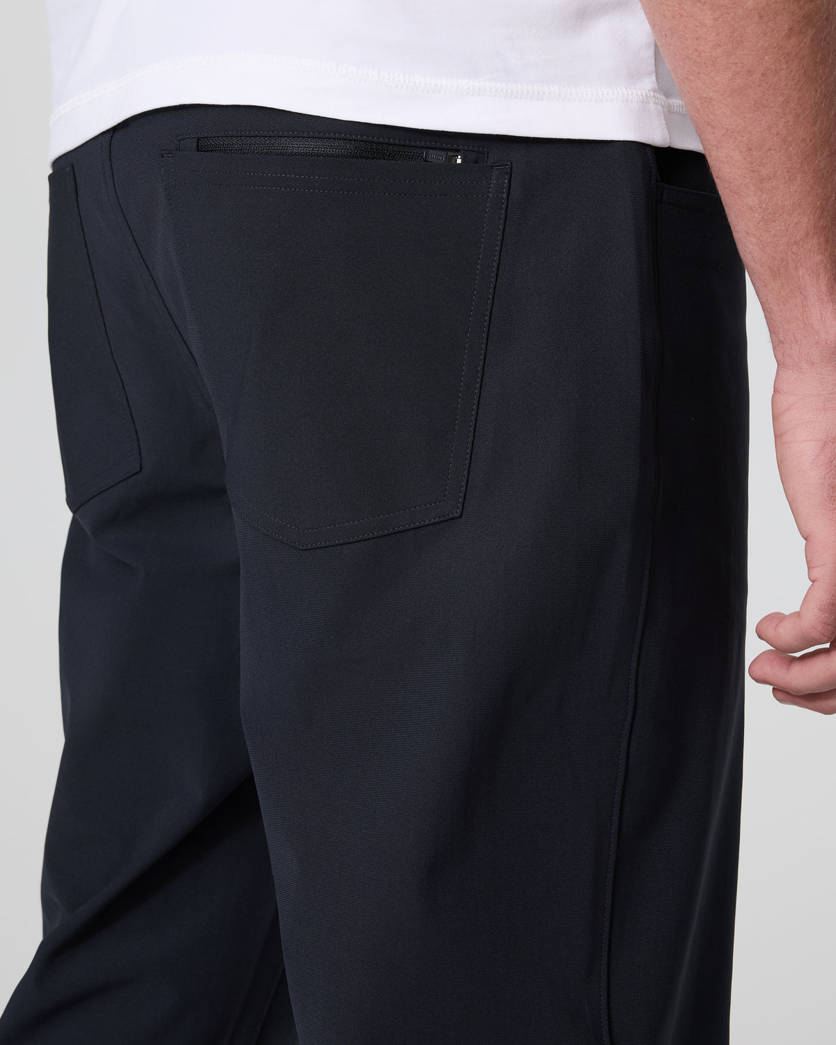 Meta Pant Classic Fit 34" Men's Black 5-Pocket Pants | Vuori online