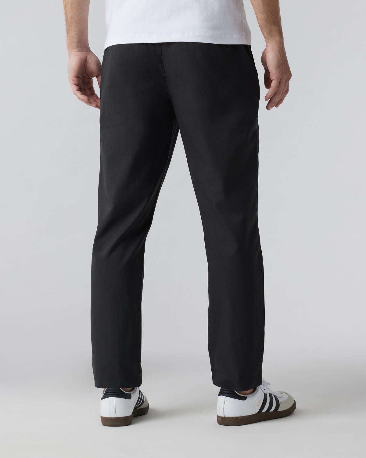 Cascade Crinkle Pant Relaxed 30" Black | Vuori outlet