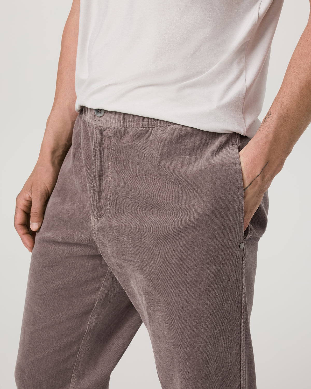 Men's Optimist Elastic Waist Pant Classic Fit Huckleberry | Vuori sale