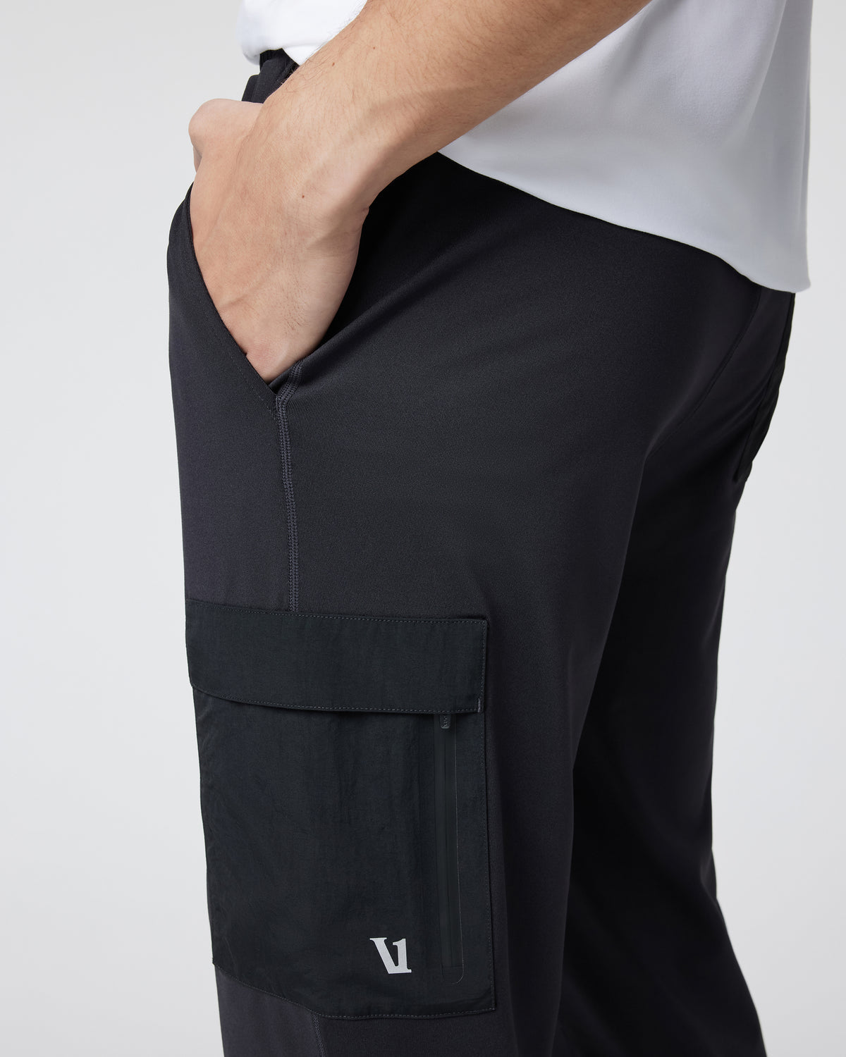 Sunday Utility Jogger Men's Black Cargo Joggers | Vuori shop