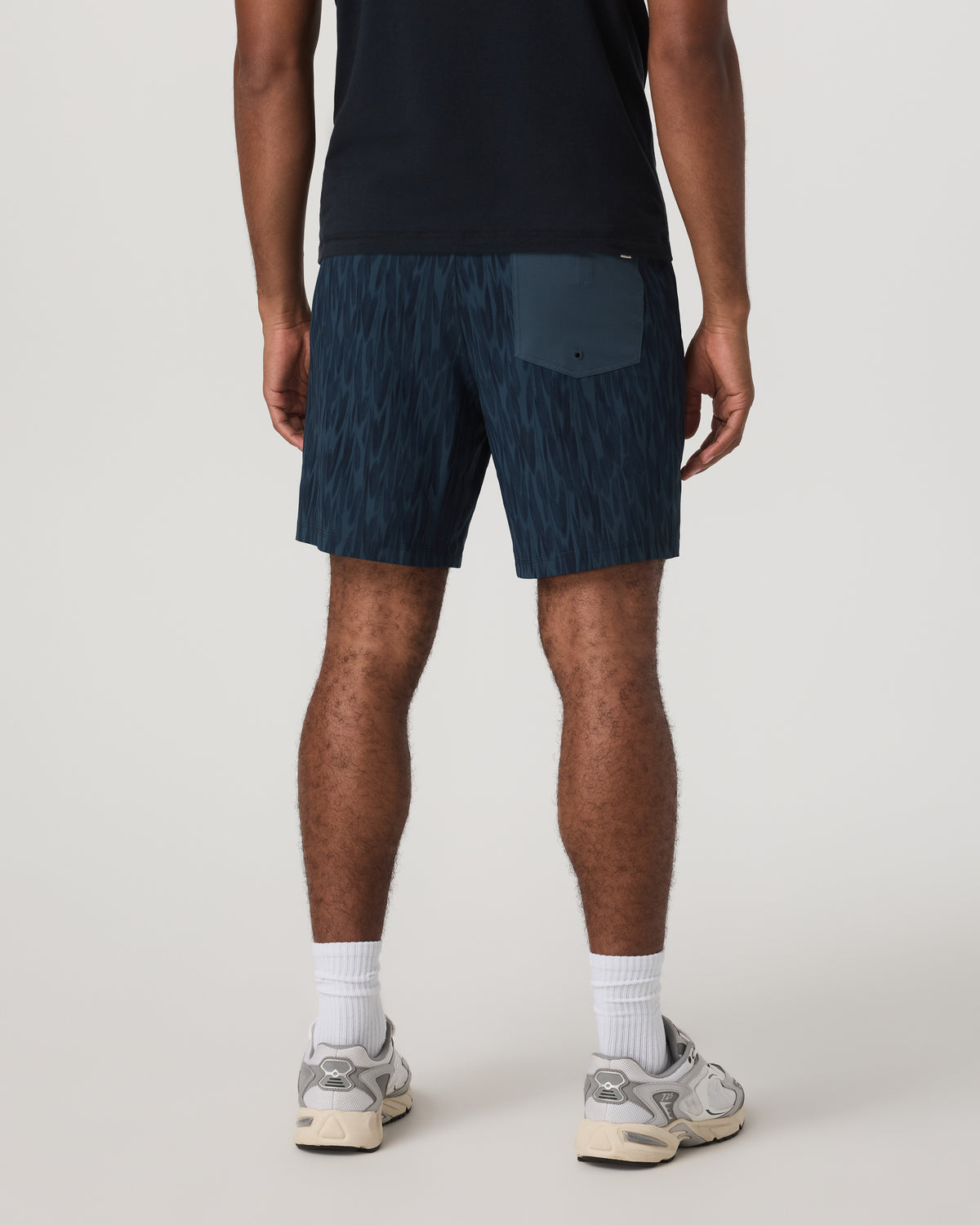 Kore Short Lined 7" Men's Shorts in Blue Sea Pampas | Vuori onsale