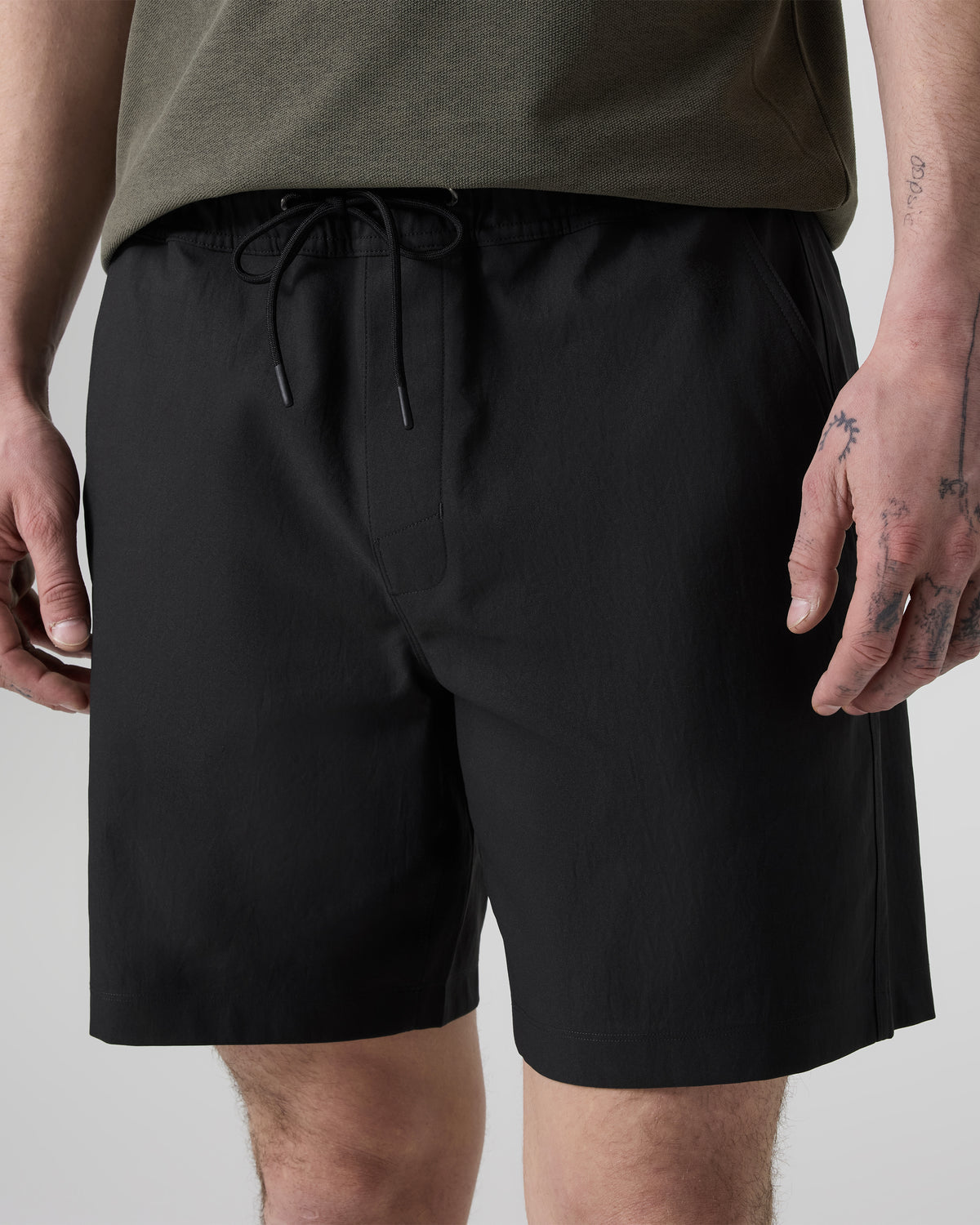 Cascade Crinkle Elastic Waist Short Classic Fit 8" Black | Vuori discount