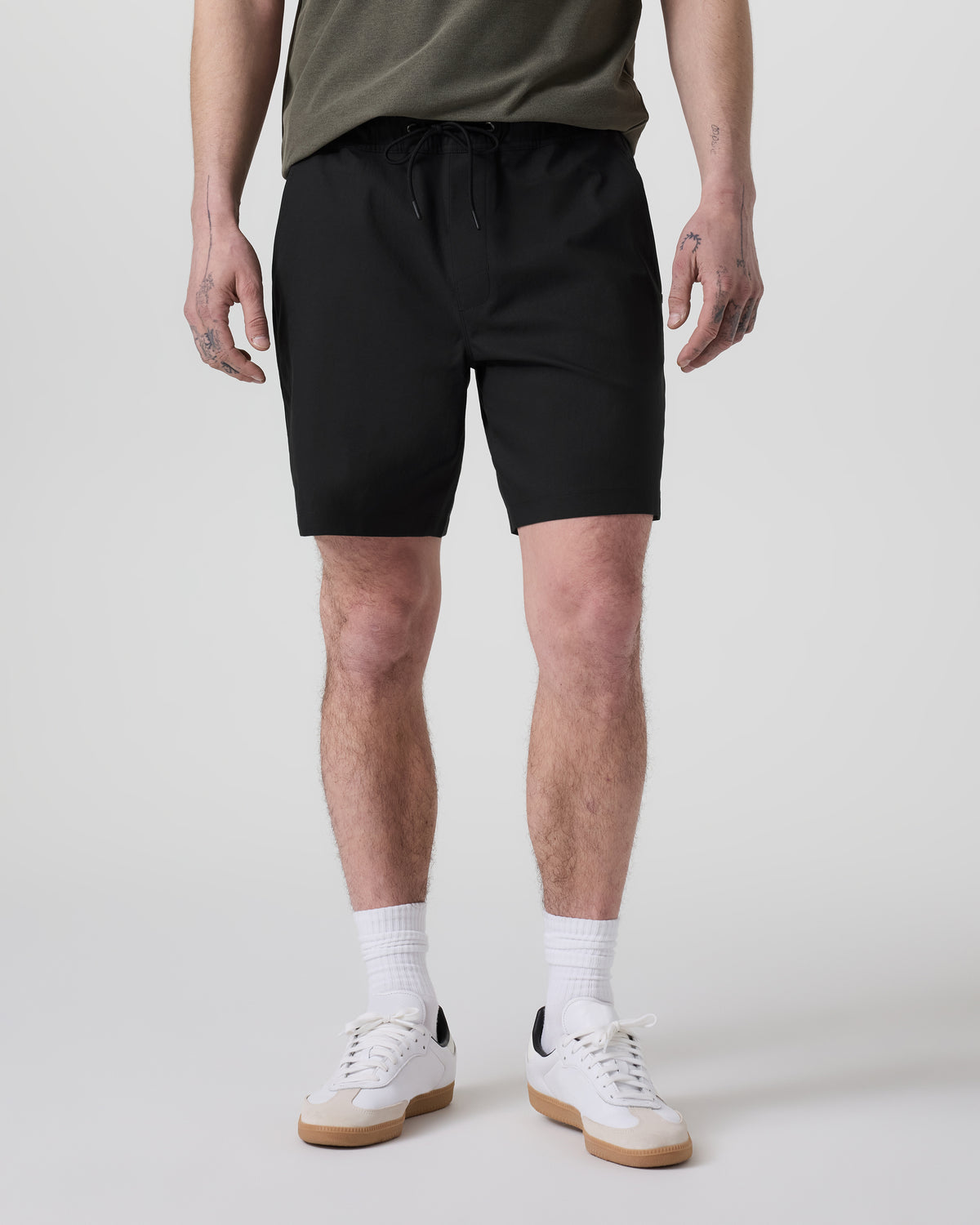 Cascade Crinkle Elastic Waist Short Classic Fit 8" Black | Vuori discount