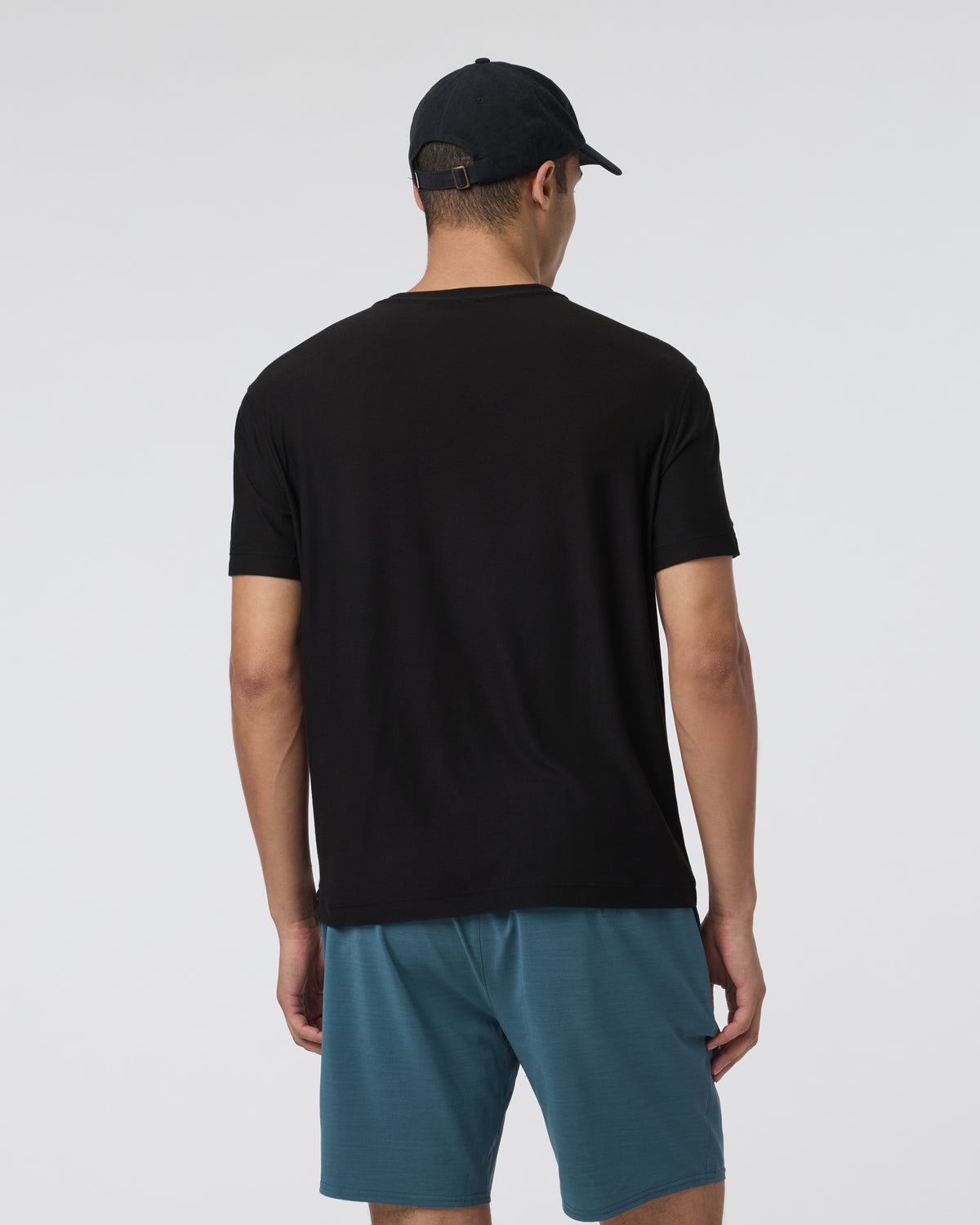Short Sleeve Strato Pocket Tee - Relaxed Fit Black | Vuori shop