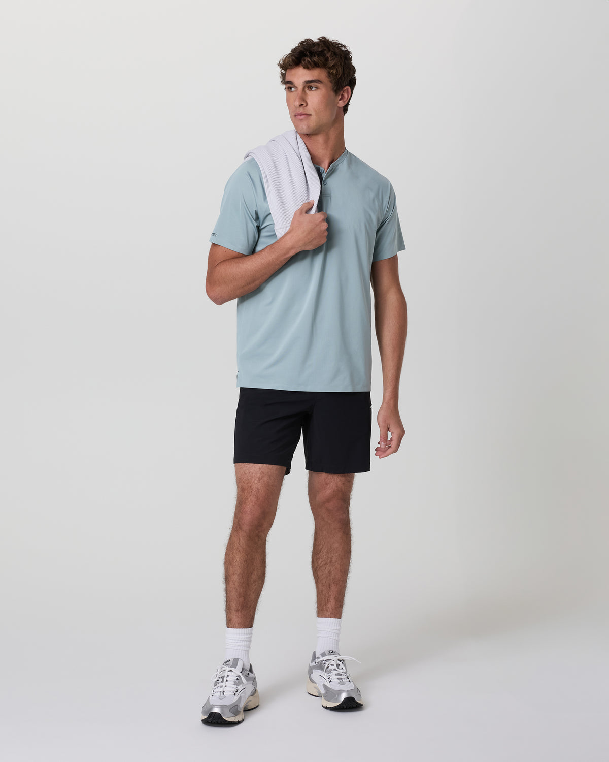 Short Sleeve Viewpoint Henley Mist | Vuori shop