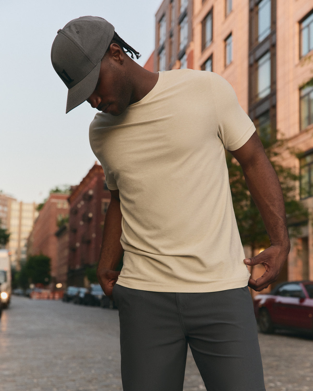 Strato Tech Tee Men's Mushroom Heather T-Shirt | Vuori for sale