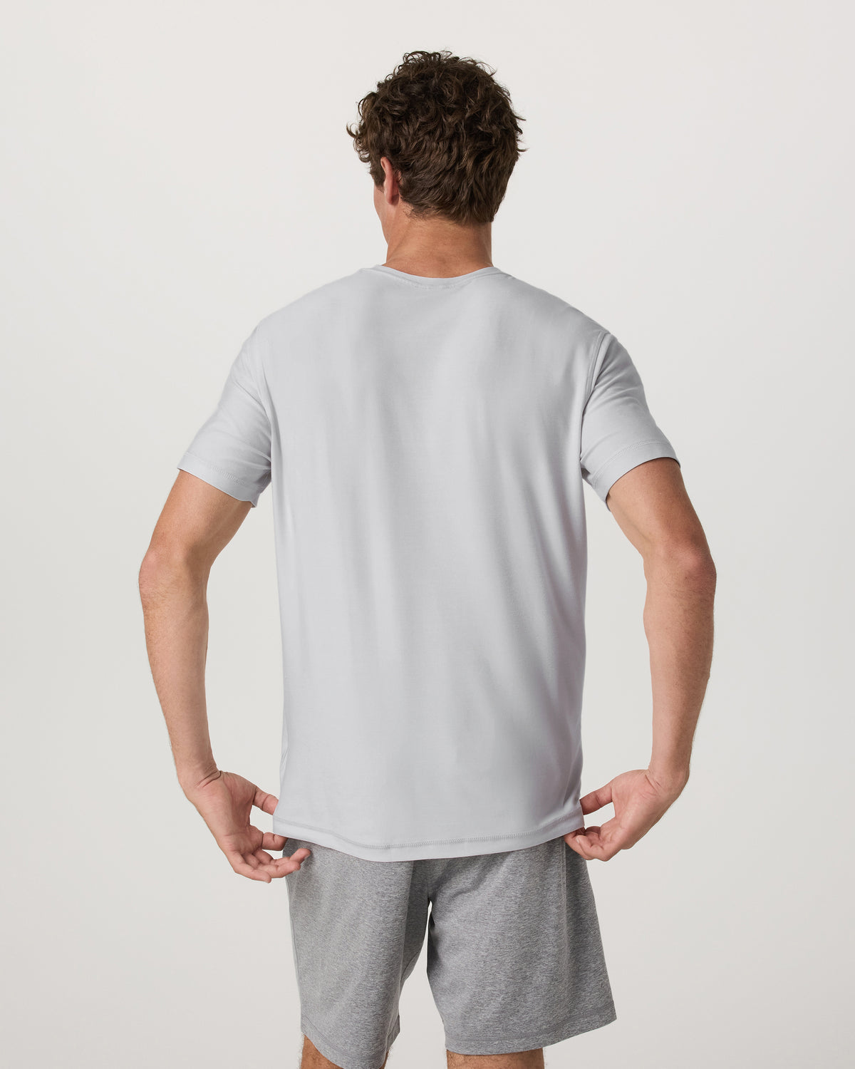 Strato Tech Tee Men's Frost Grey Workout Shirt | Vuori shop