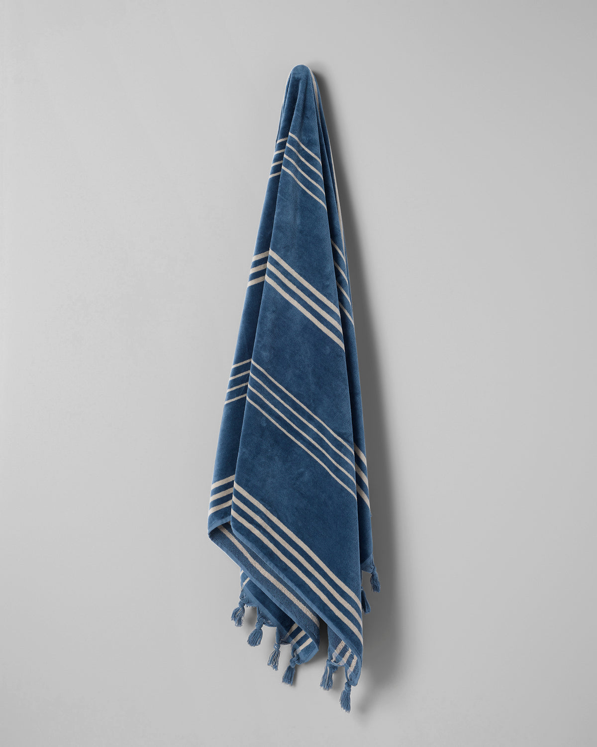 Fringe Beach Towel Versatile Towel - Pond | Vuori sale